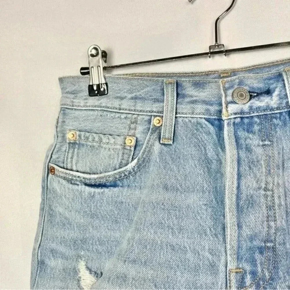 Levi's 501 Light Wash Rolled Cuff Button Fly Denim Shorts 26 - Picture 3 of 4